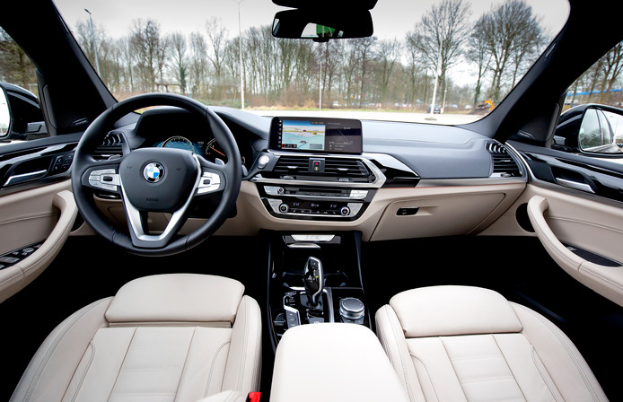 Новый BMW X3 должен стоять между сильными конкурентами, такими как Audi Q5, Mercedes GLC, Volvo XC60 и Jaguar F-Pace